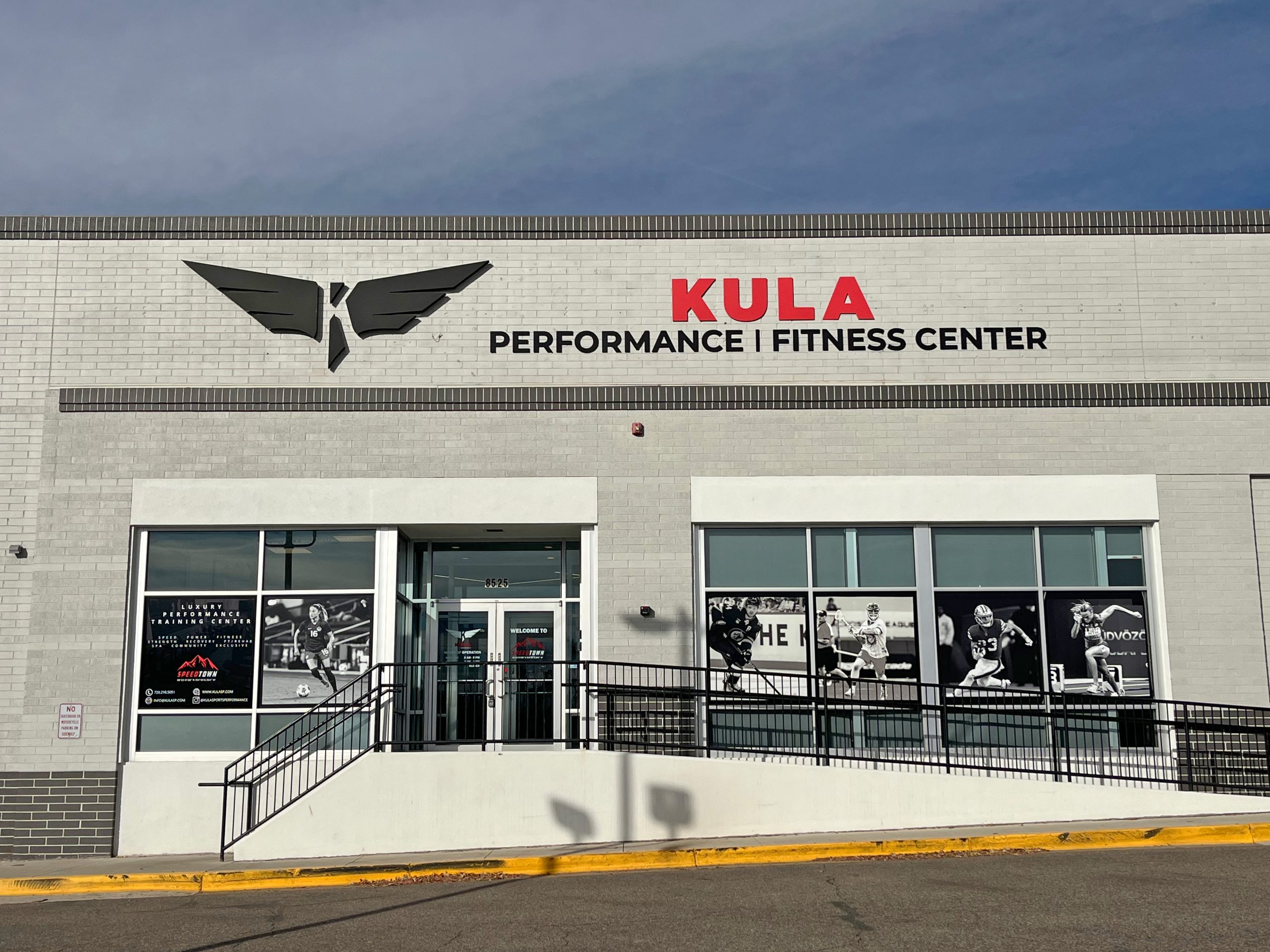 How Signage Can Increase Foot Traffic for General Contractors